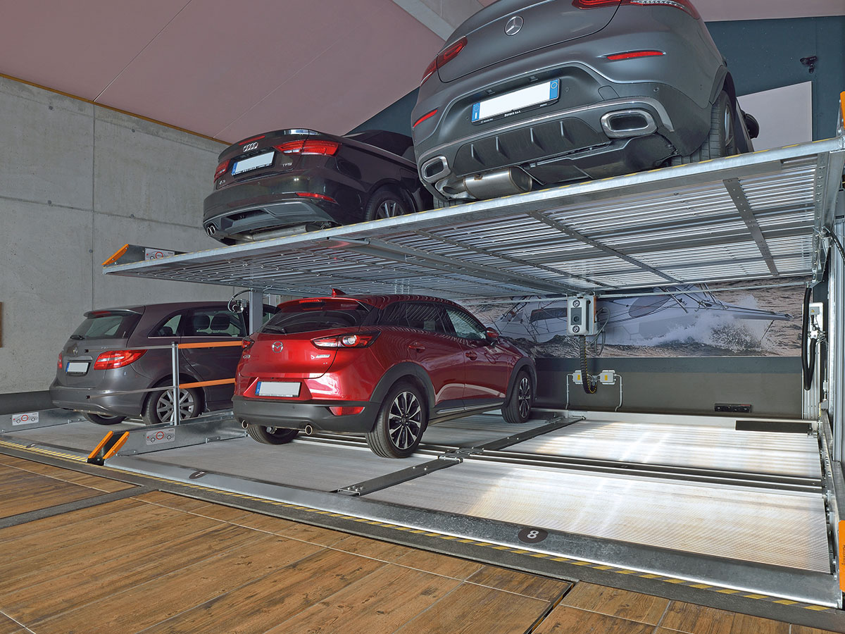 Hotelgarage mit einem Parksystem 