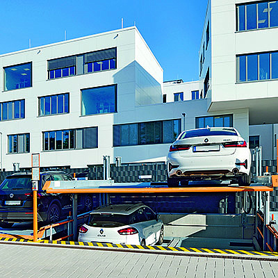 Beparktes Parksystem mit Autos