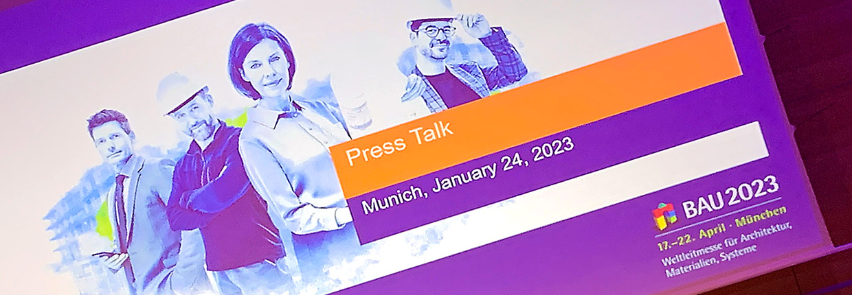 Leinwand mit Präsentation zur BAU München