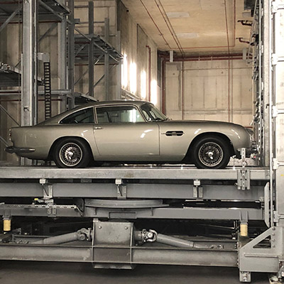Aston Martin im Parksystem