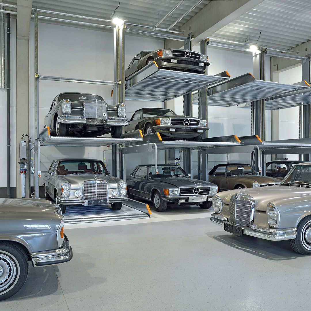 Mercedes Oldtimer auf Stapelparker