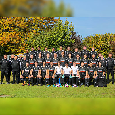 Fußballmannschaft mit neuem Trikot